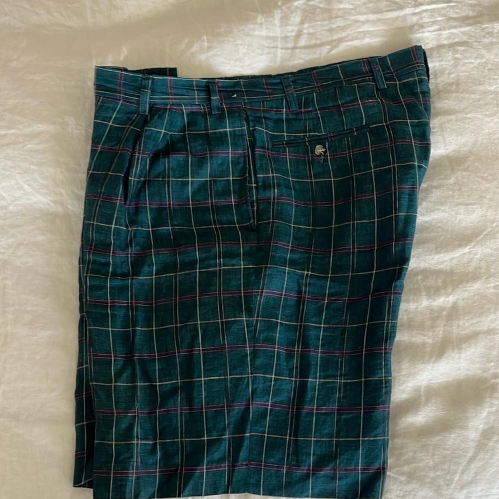 “Charleston Khakis” linen shorts, 40 R. 9 1/2 “ inseam